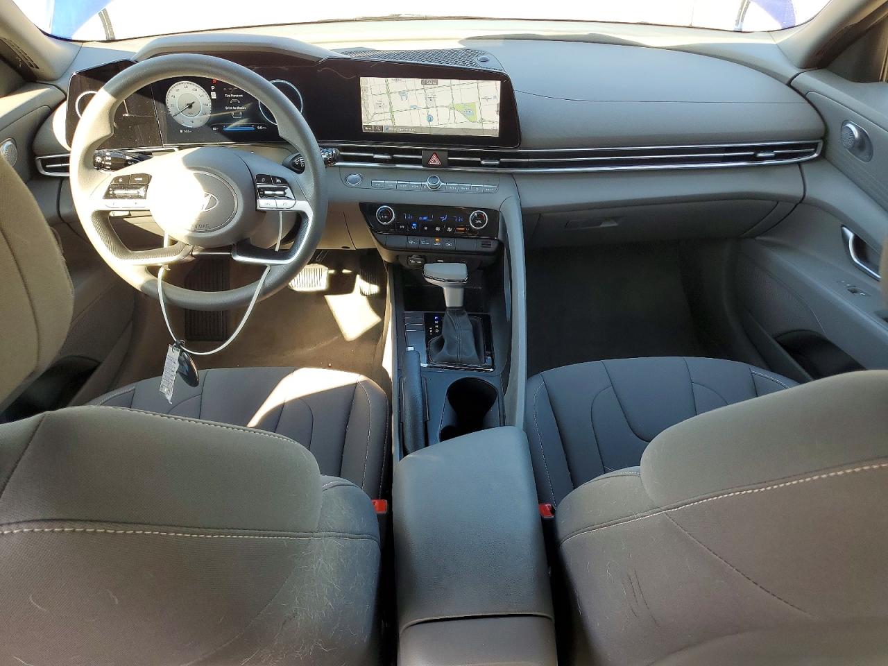 2024 HYUNDAI ELANTRA SEL photo 8