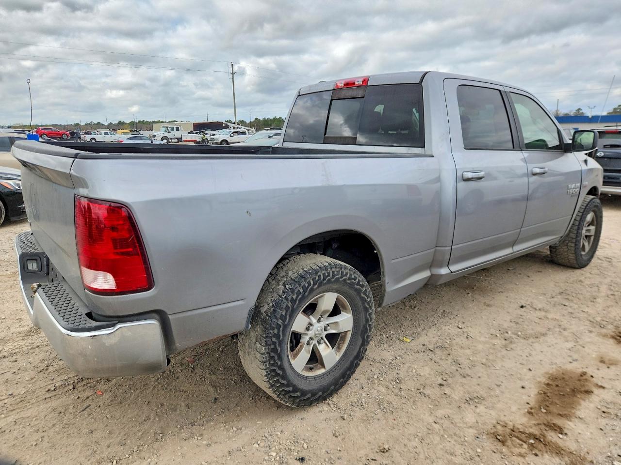 2019 RAM 1500 CLASSIC SLT photo 5