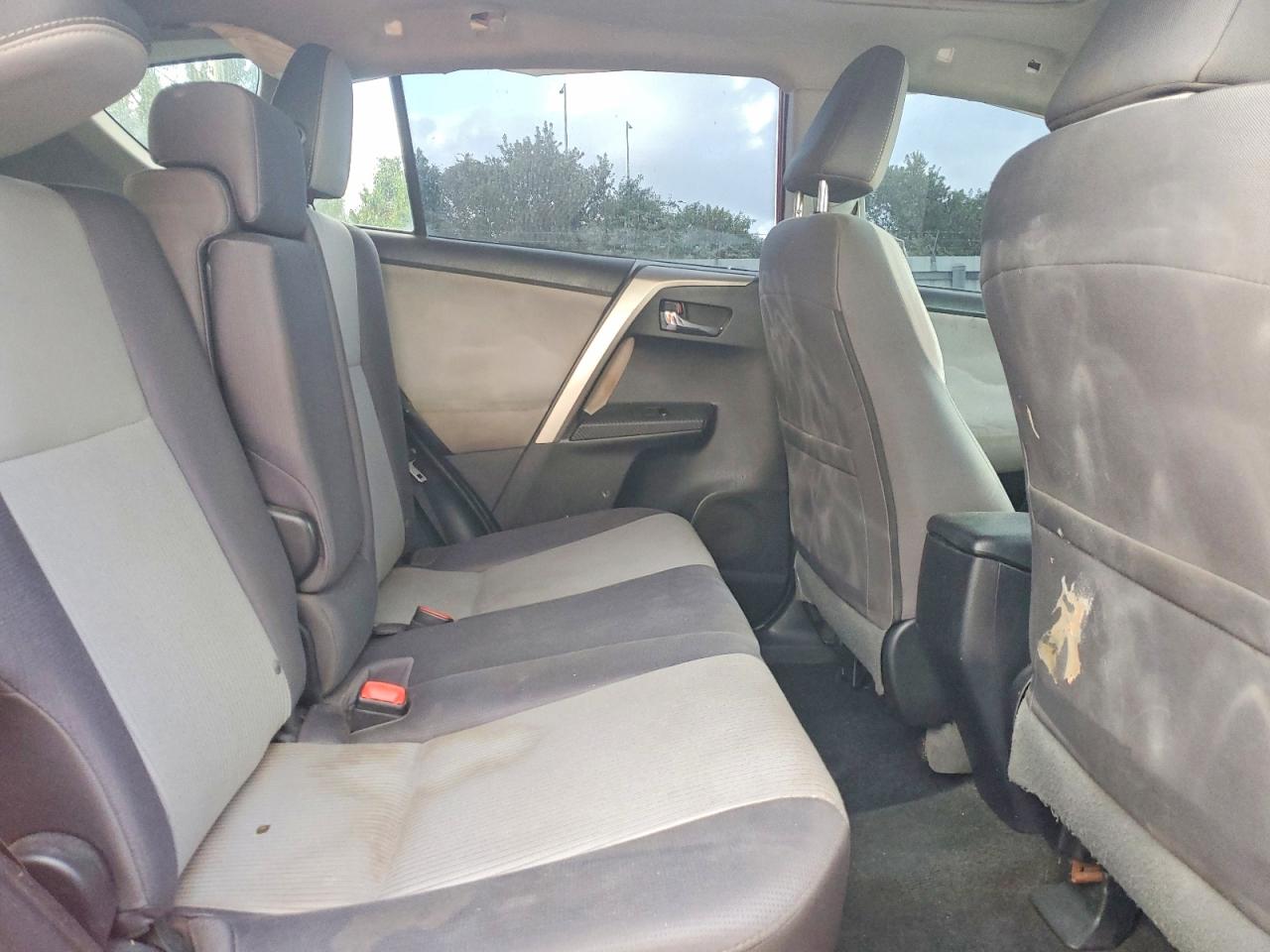 2015 TOYOTA RAV4 XLE photo 21