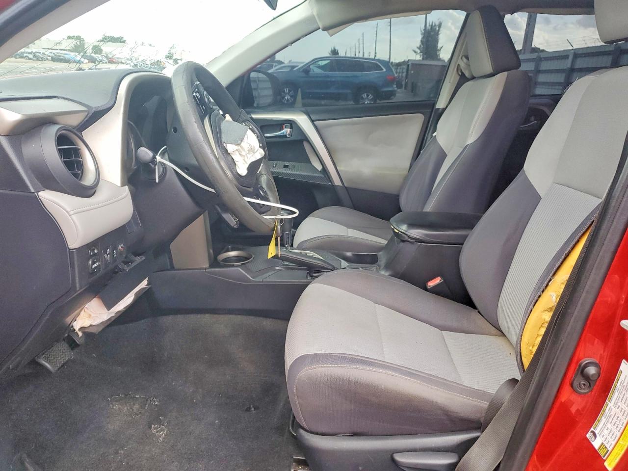 2015 TOYOTA RAV4 XLE photo 13