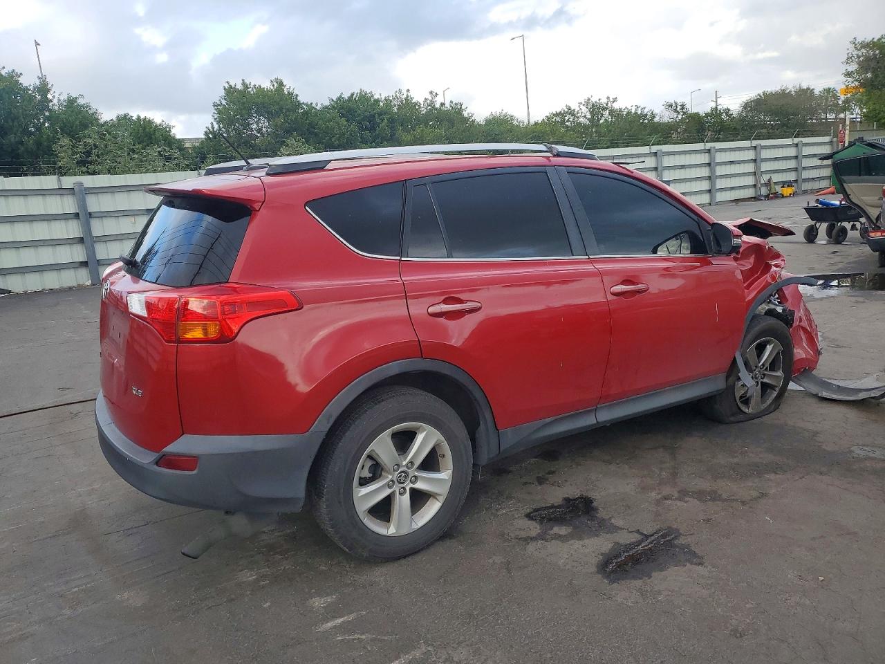 2015 TOYOTA RAV4 XLE photo 5