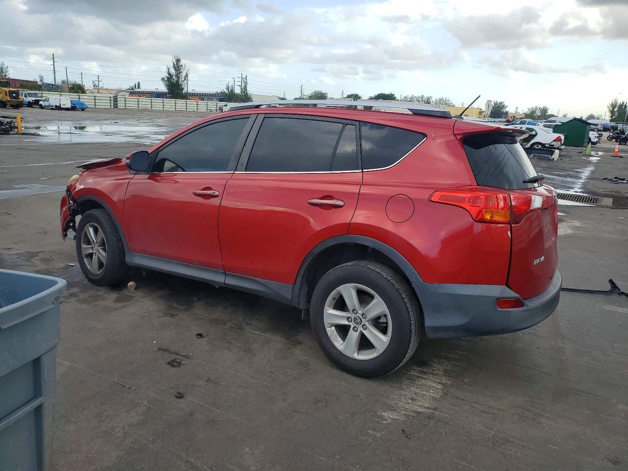 2015 TOYOTA RAV4 XLE photo 3