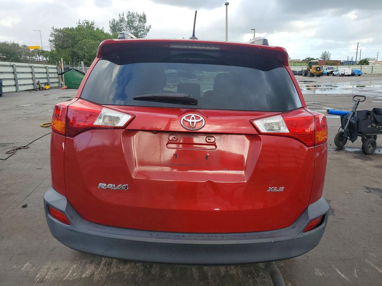 2015 TOYOTA RAV4 XLE photo 11