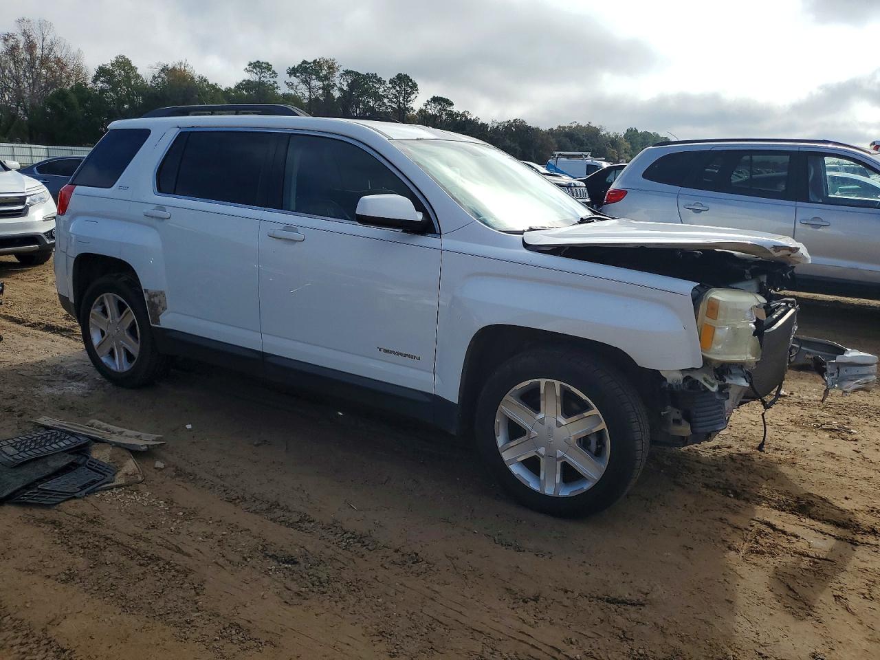 2011 GMC TERRAIN SLT photo 4
