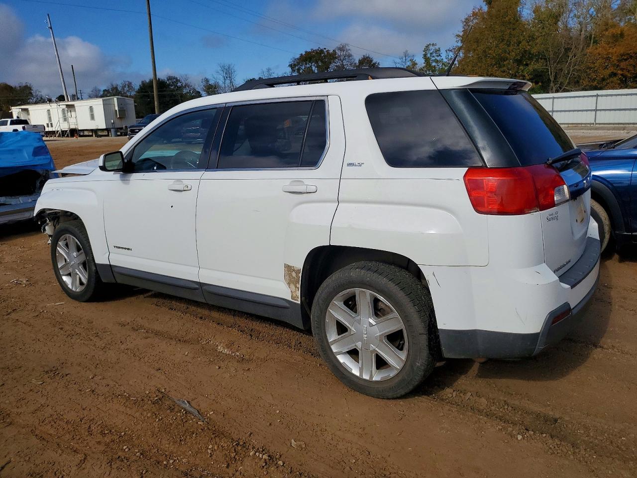 2011 GMC TERRAIN SLT photo 2