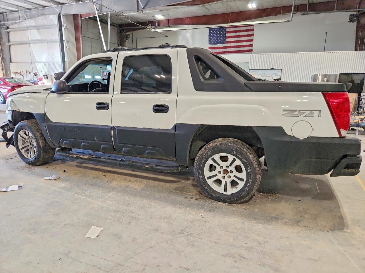 2005 CHEVROLET AVALANCHE K1500 photo 2