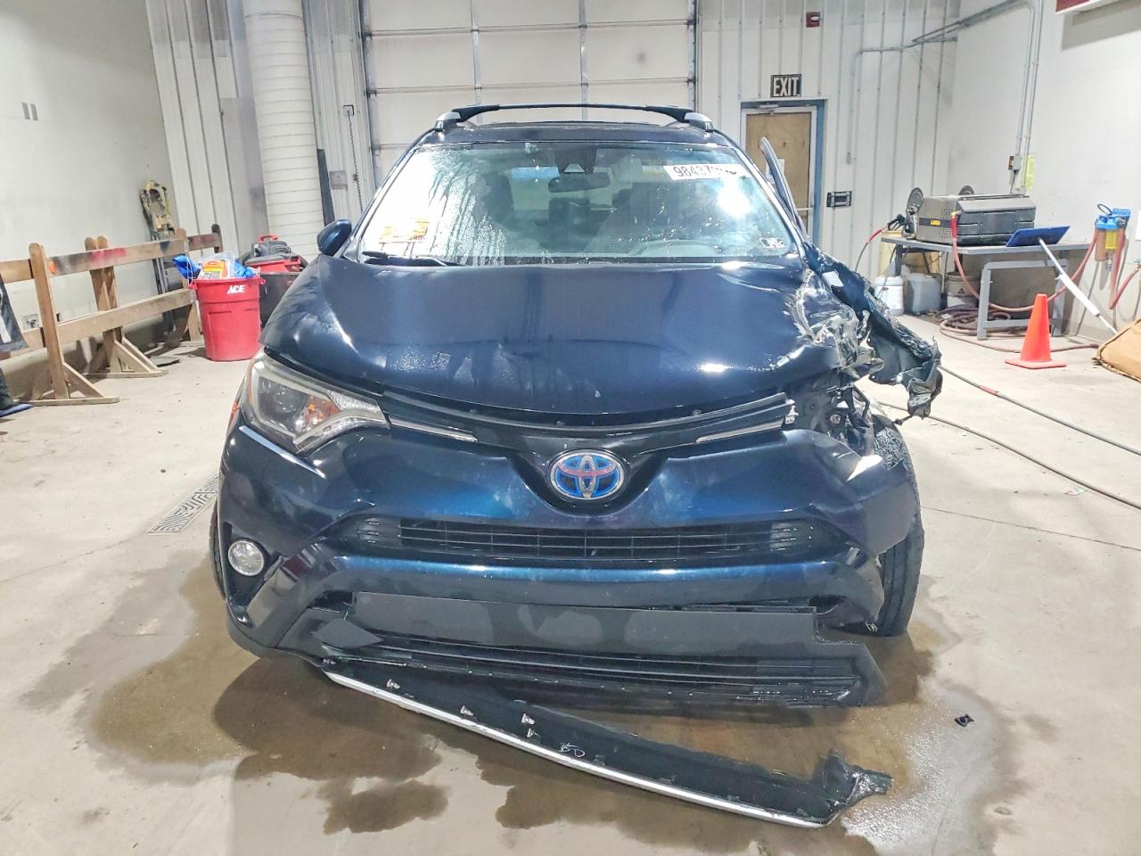 2017 TOYOTA RAV4 HV LE photo 5