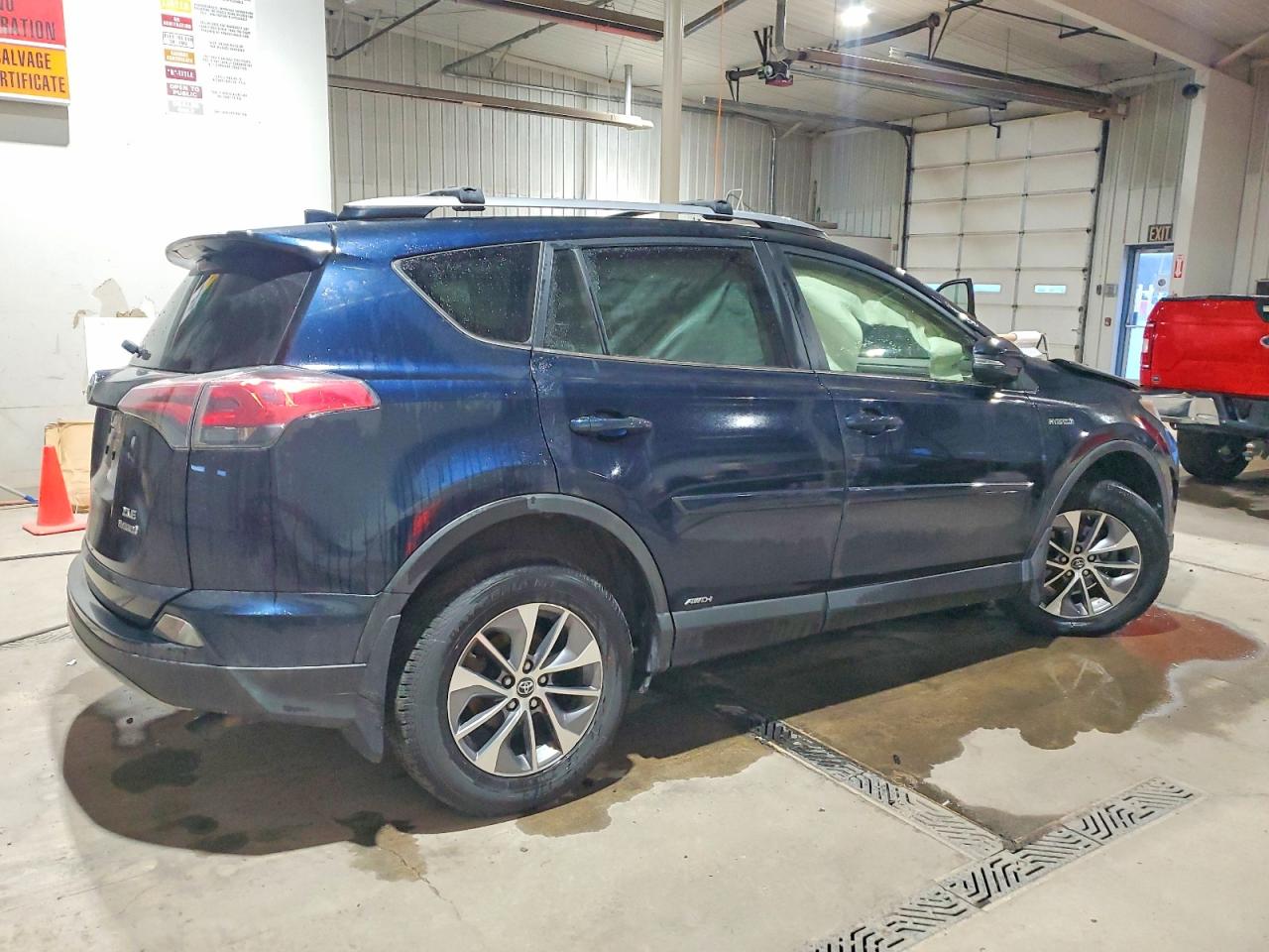 2017 TOYOTA RAV4 HV LE photo 3