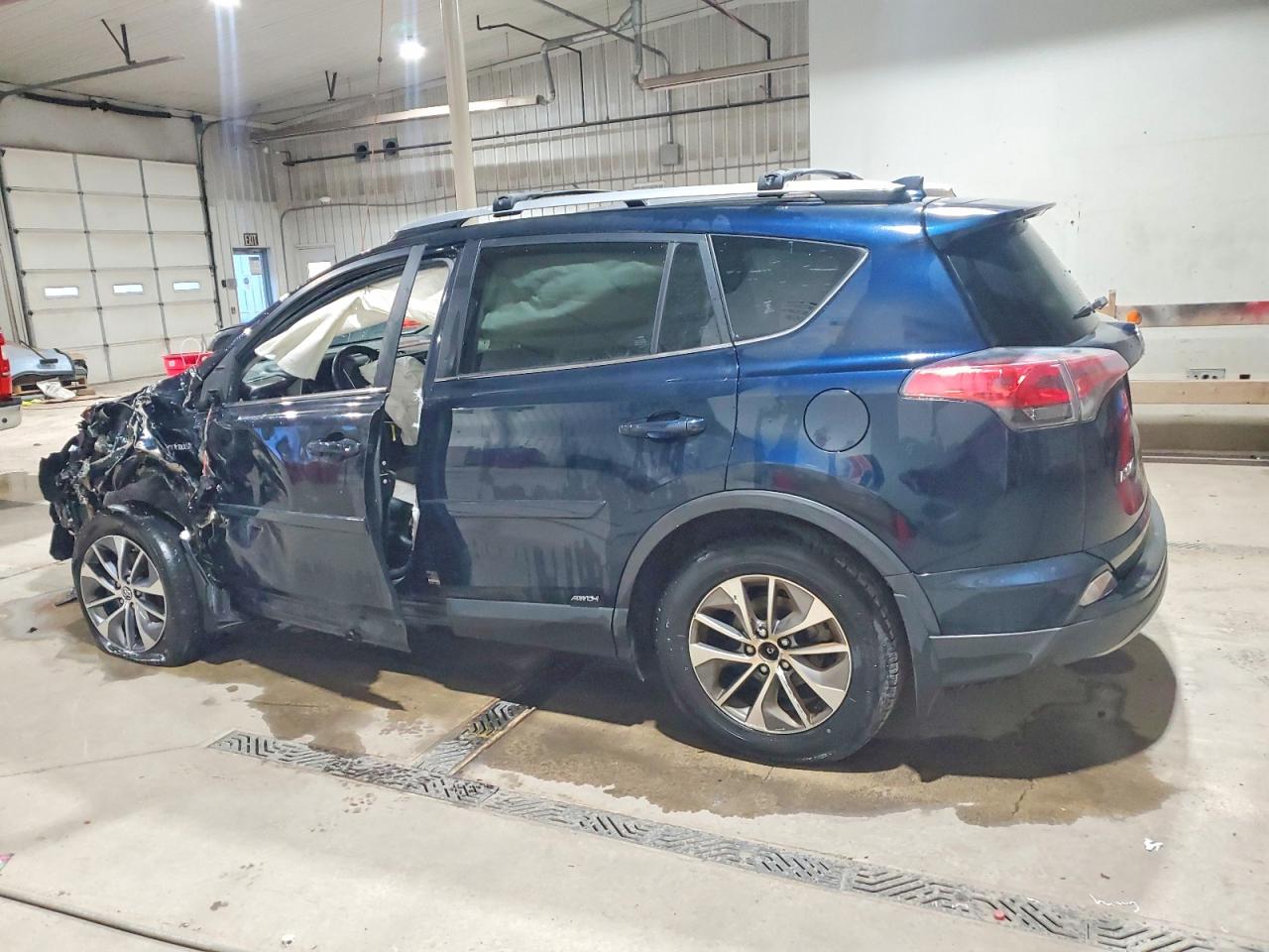 2017 TOYOTA RAV4 HV LE photo 2