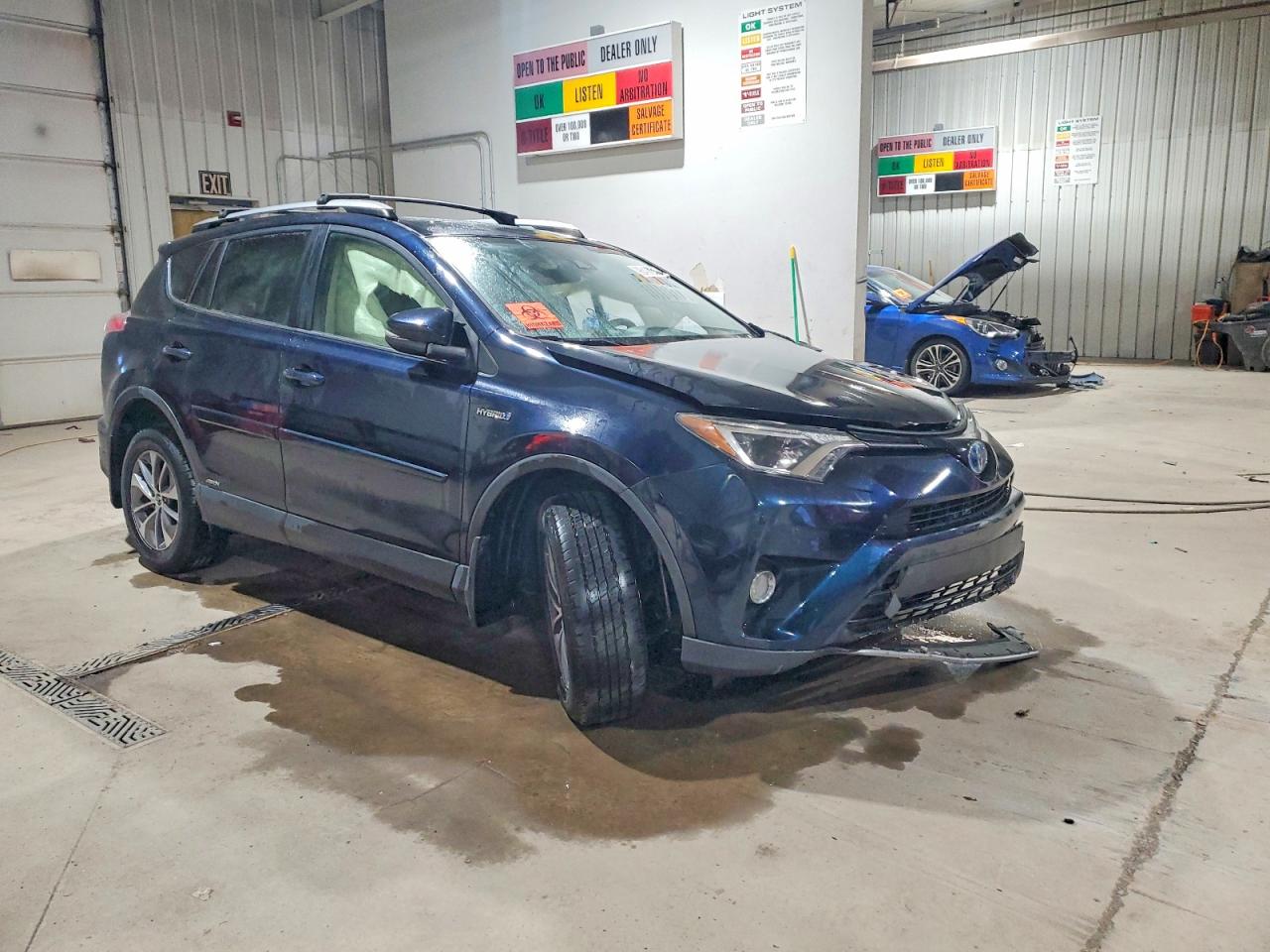 2017 TOYOTA RAV4 HV LE photo 4