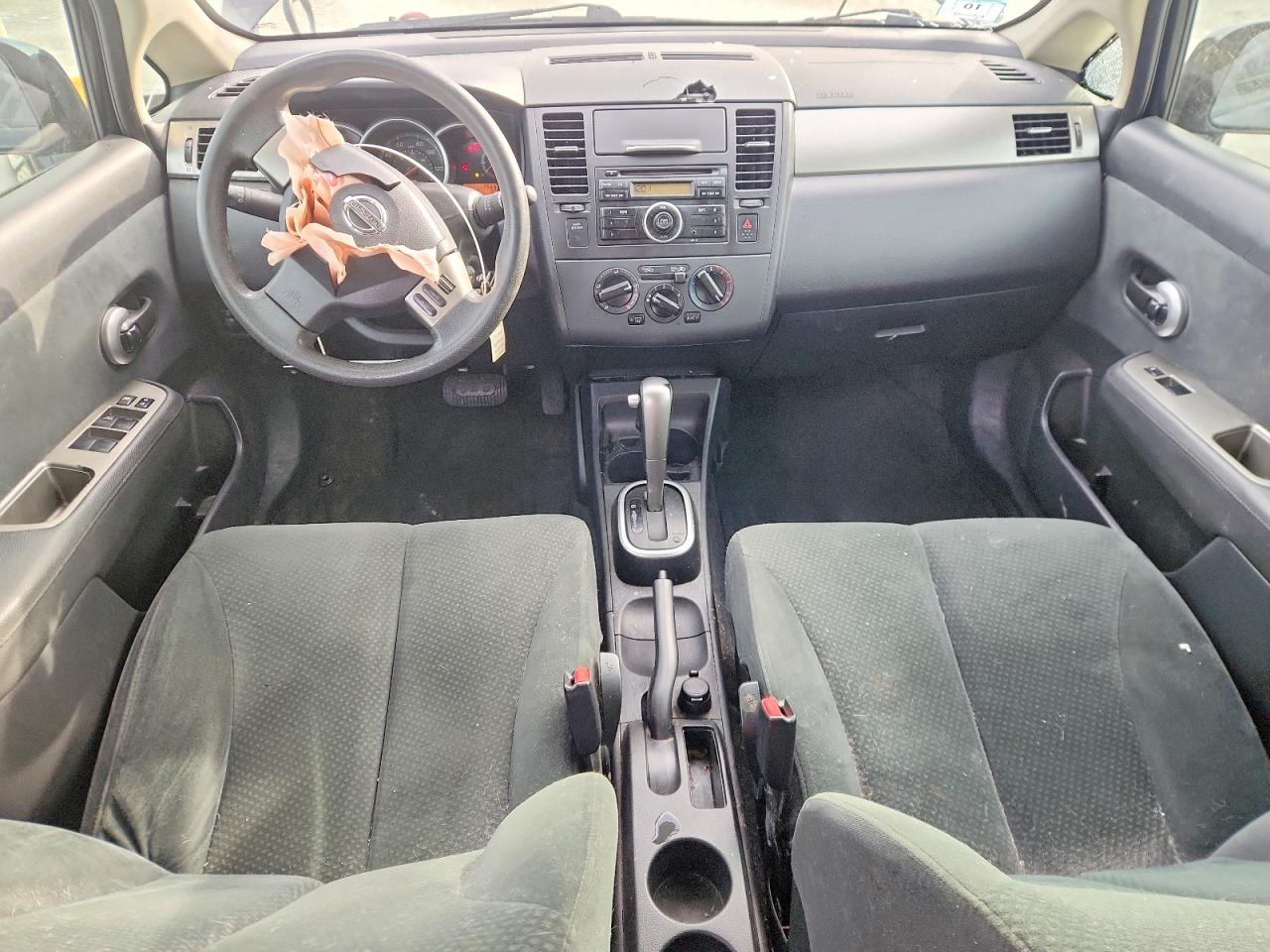 2011 NISSAN VERSA S photo 8