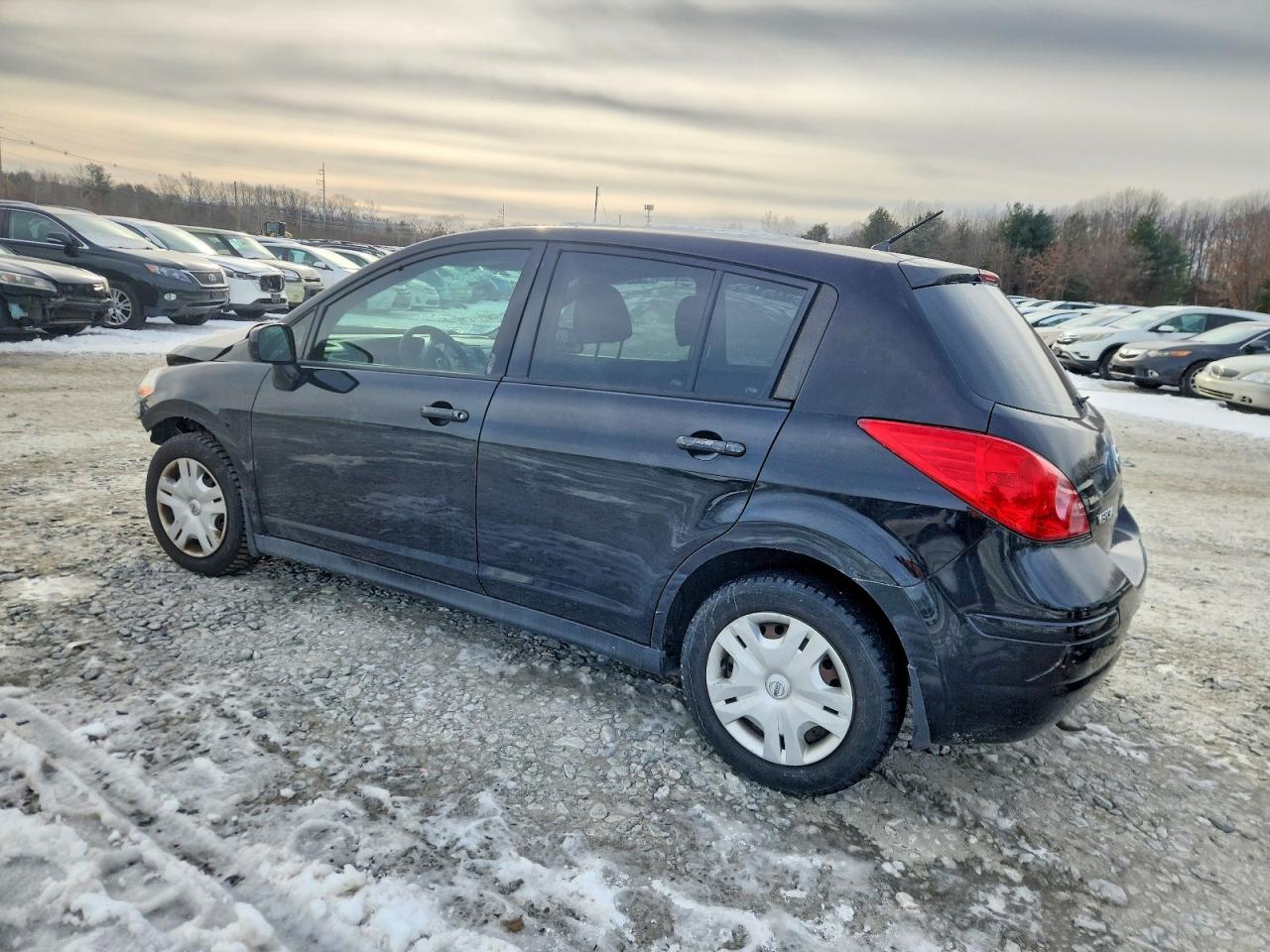 2011 NISSAN VERSA S photo 2