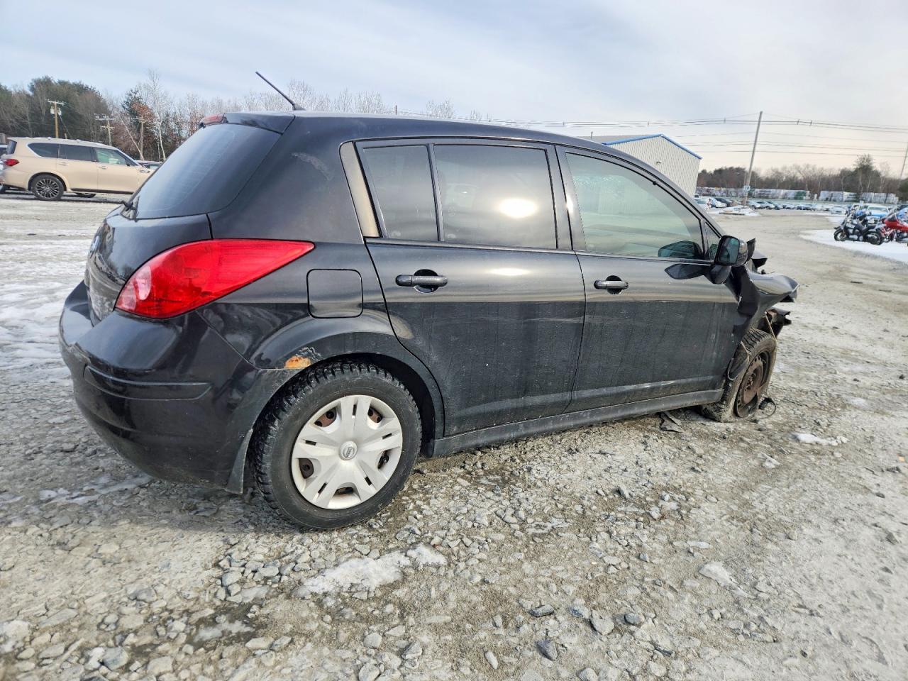 2011 NISSAN VERSA S photo 3
