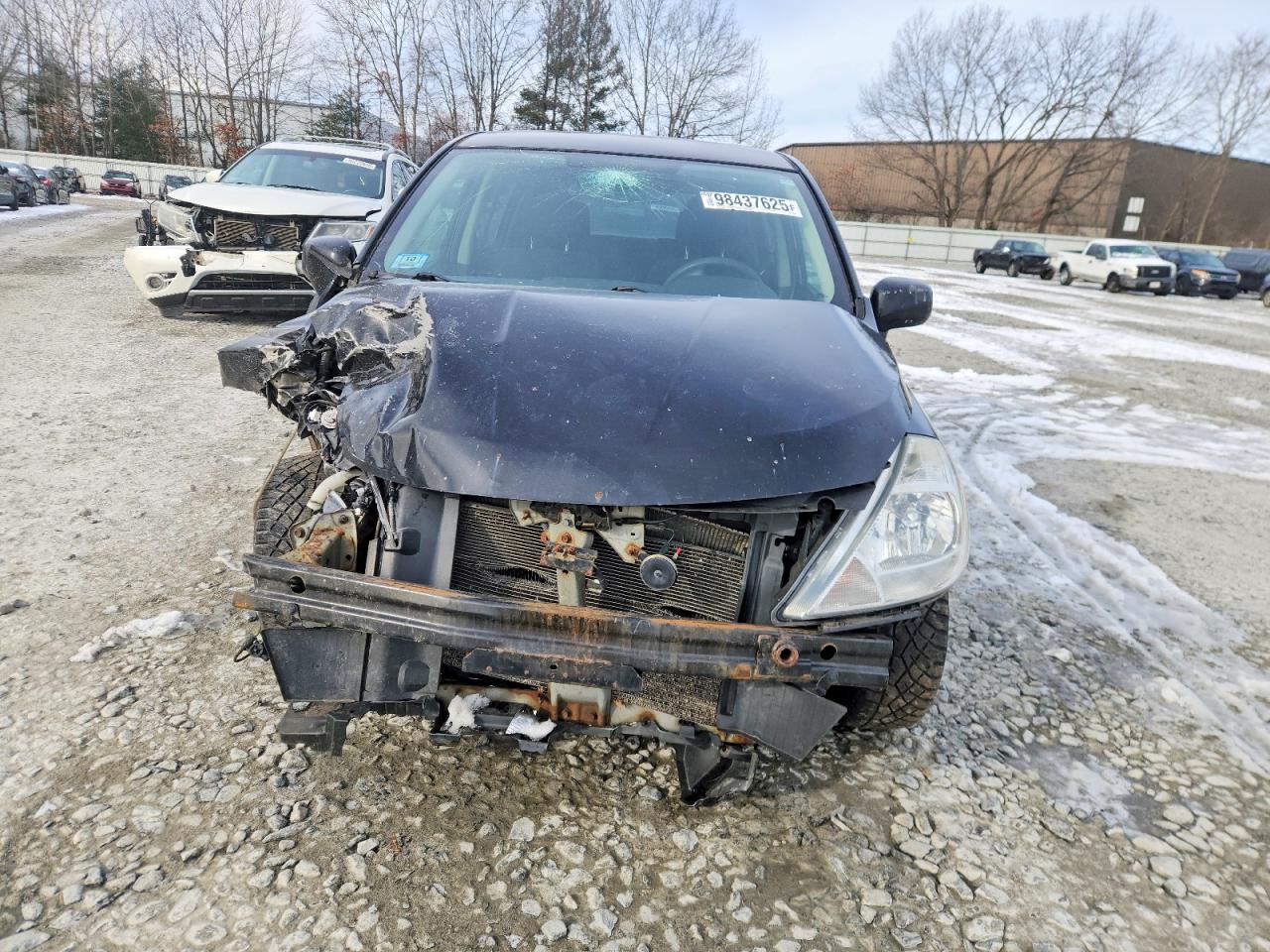 2011 NISSAN VERSA S photo 5