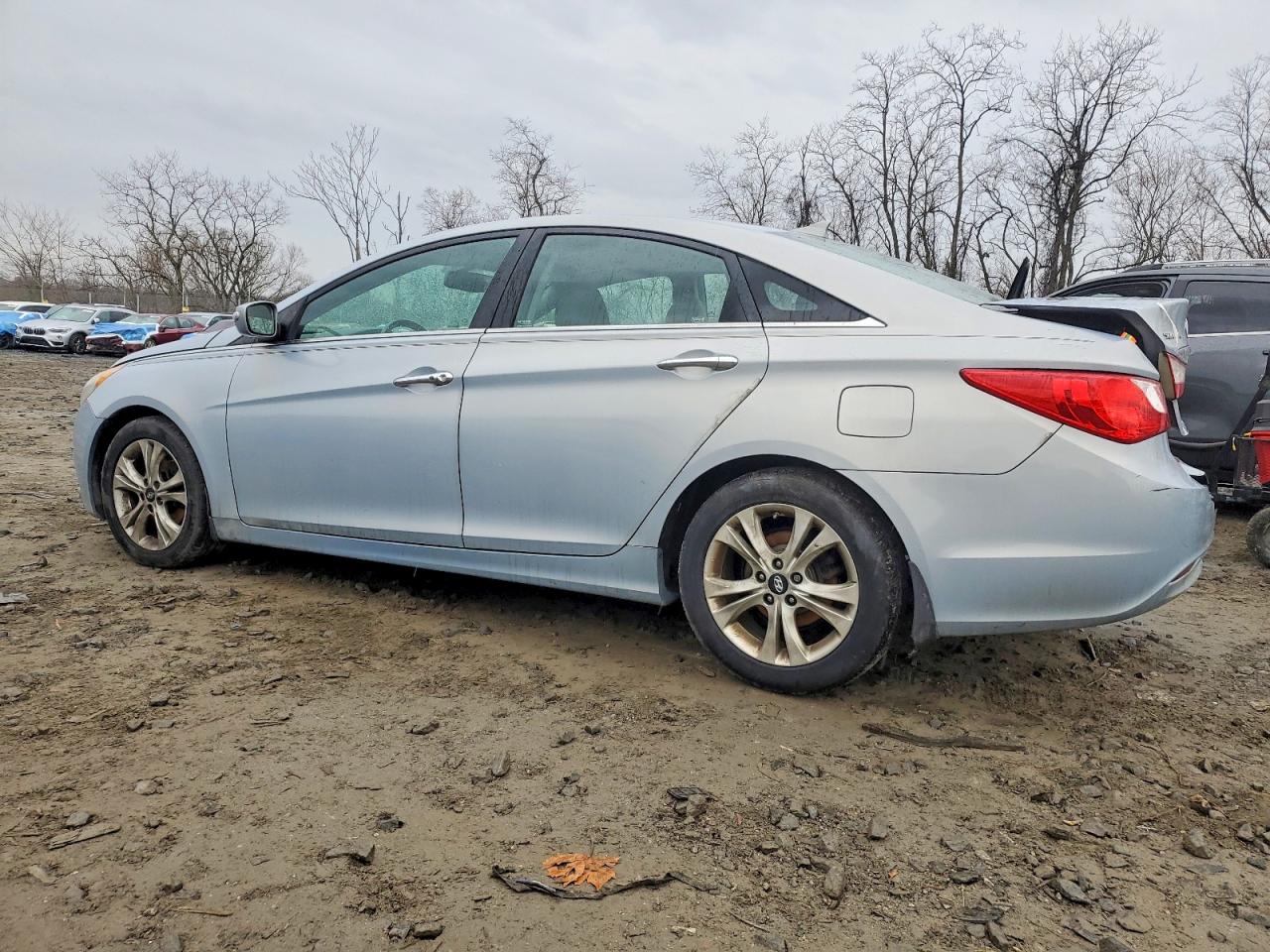 2013 HYUNDAI SONATA SE photo 2