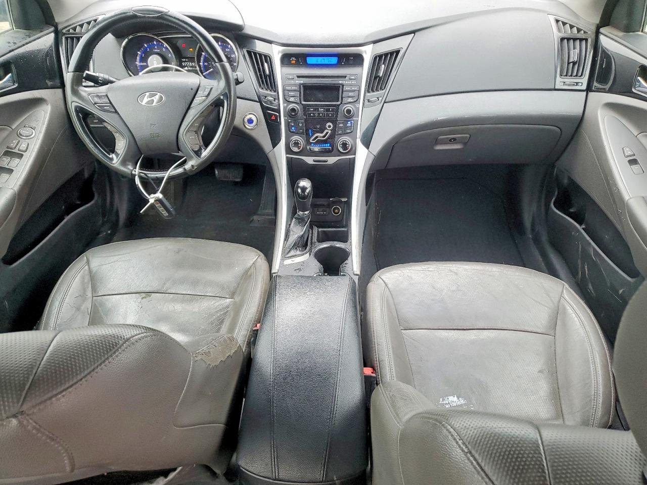 2013 HYUNDAI SONATA SE photo 8