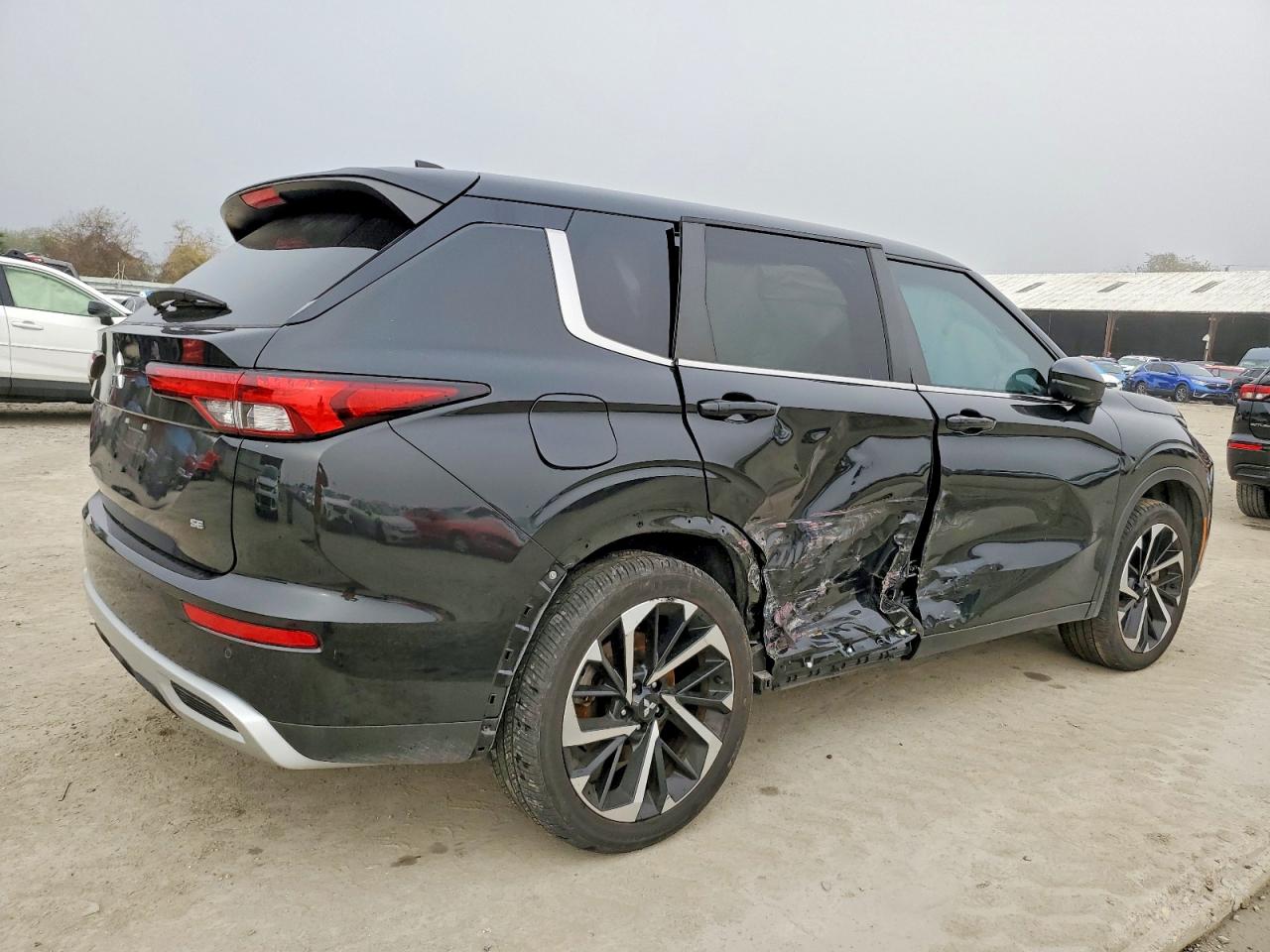 2024 MITSUBISHI OUTLANDER SE photo 9