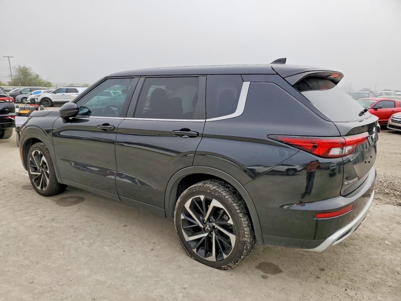 2024 MITSUBISHI OUTLANDER SE photo 5