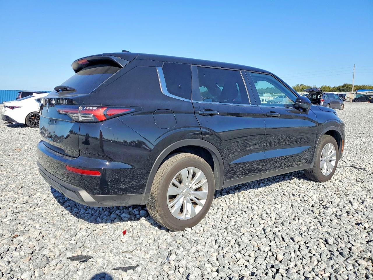 2025 MITSUBISHI OUTLANDER ES photo 5