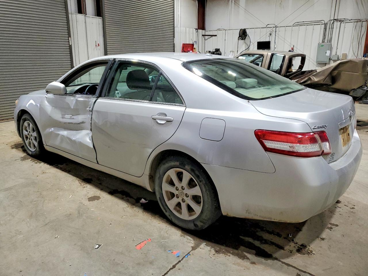 2010 TOYOTA CAMRY BASE photo 3