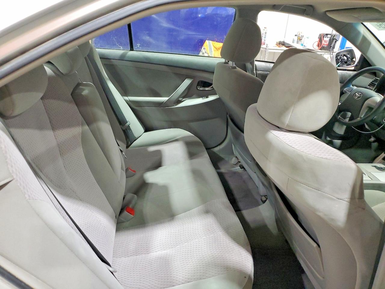 2010 TOYOTA CAMRY BASE photo 19