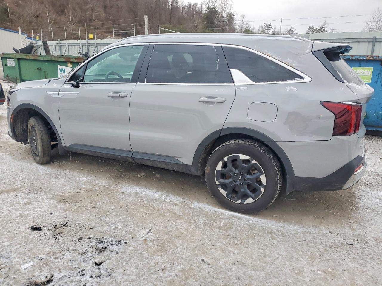 2024 KIA SORENTO S photo 2