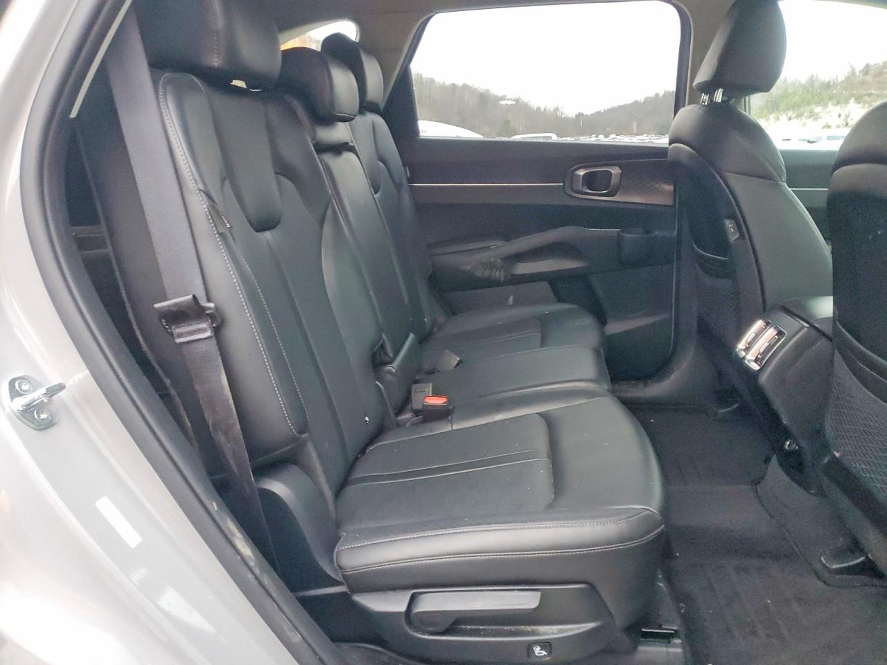 2024 KIA SORENTO S photo 11