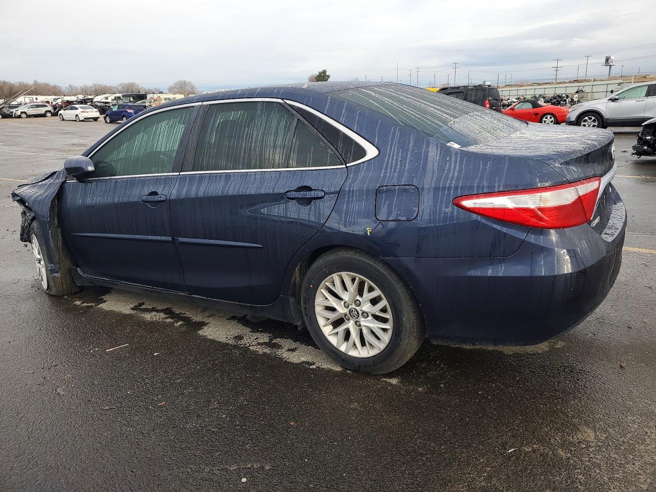 2017 TOYOTA CAMRY LE photo 2