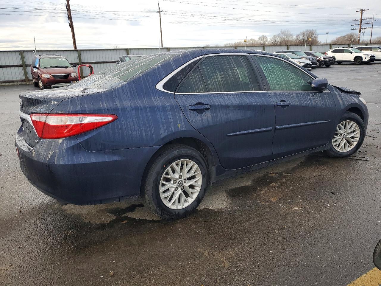 2017 TOYOTA CAMRY LE photo 3