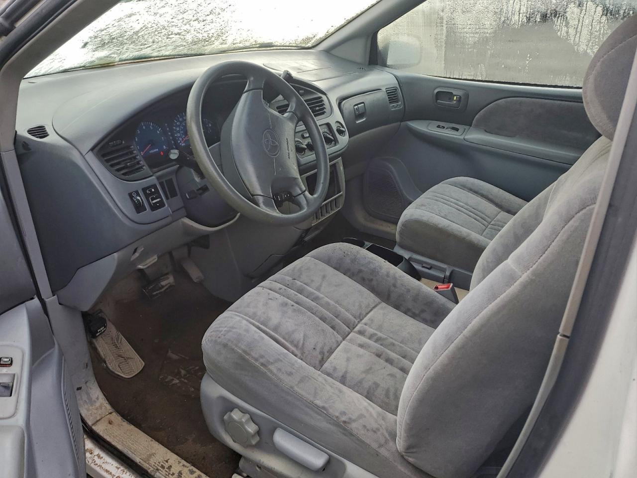 2002 TOYOTA SIENNA LE photo 15