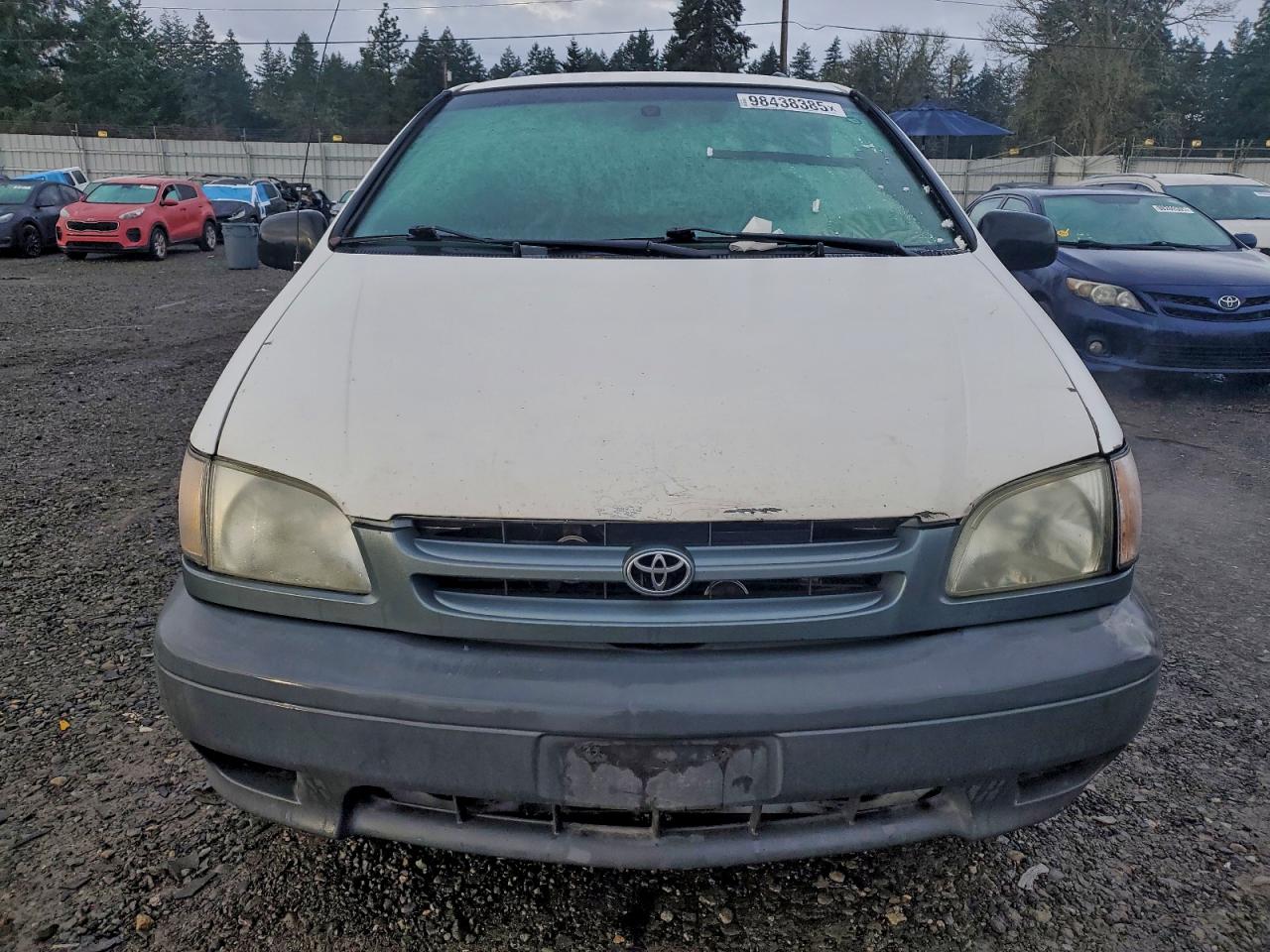 2002 TOYOTA SIENNA LE photo 9