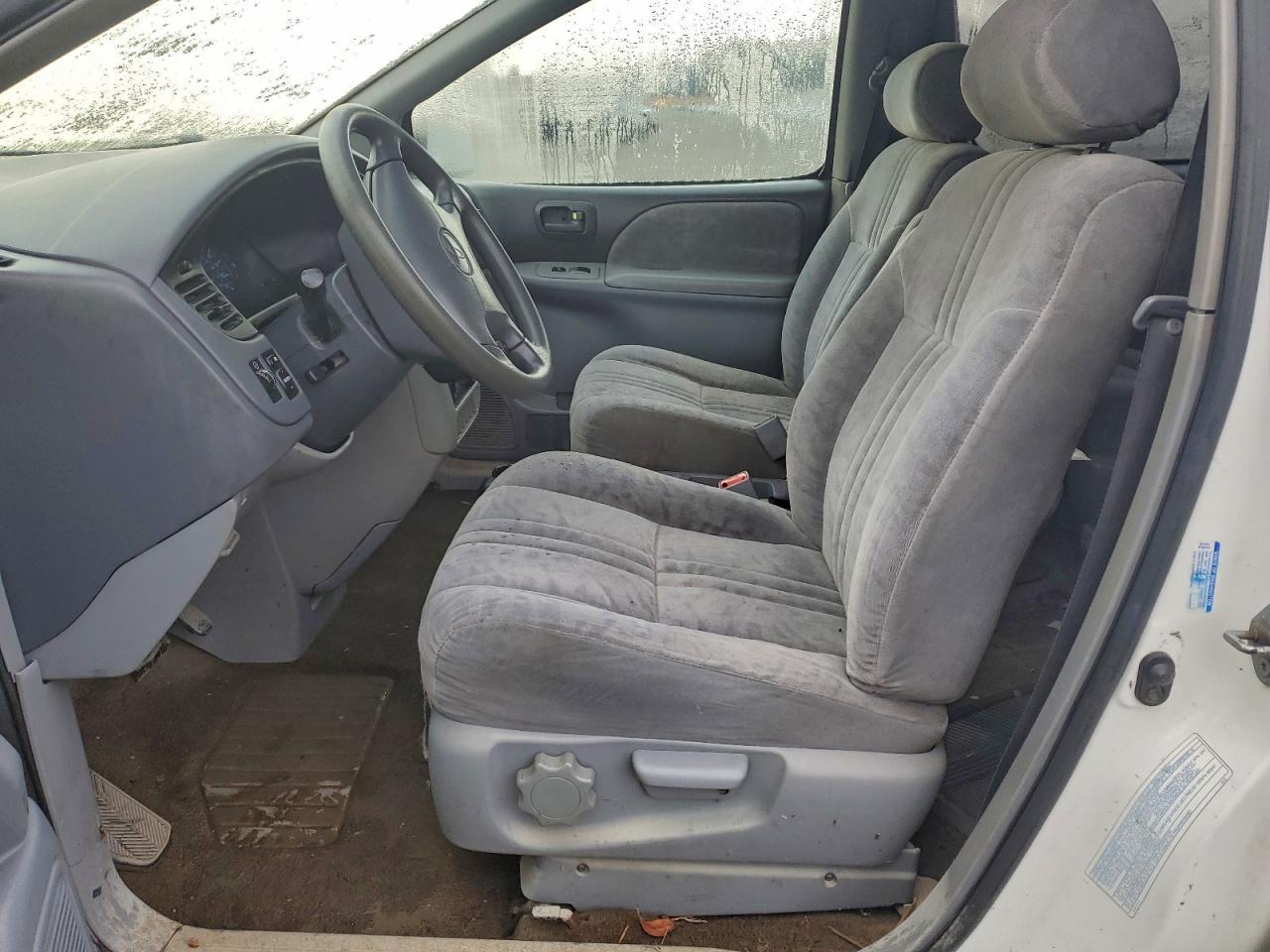 2002 TOYOTA SIENNA LE photo 13
