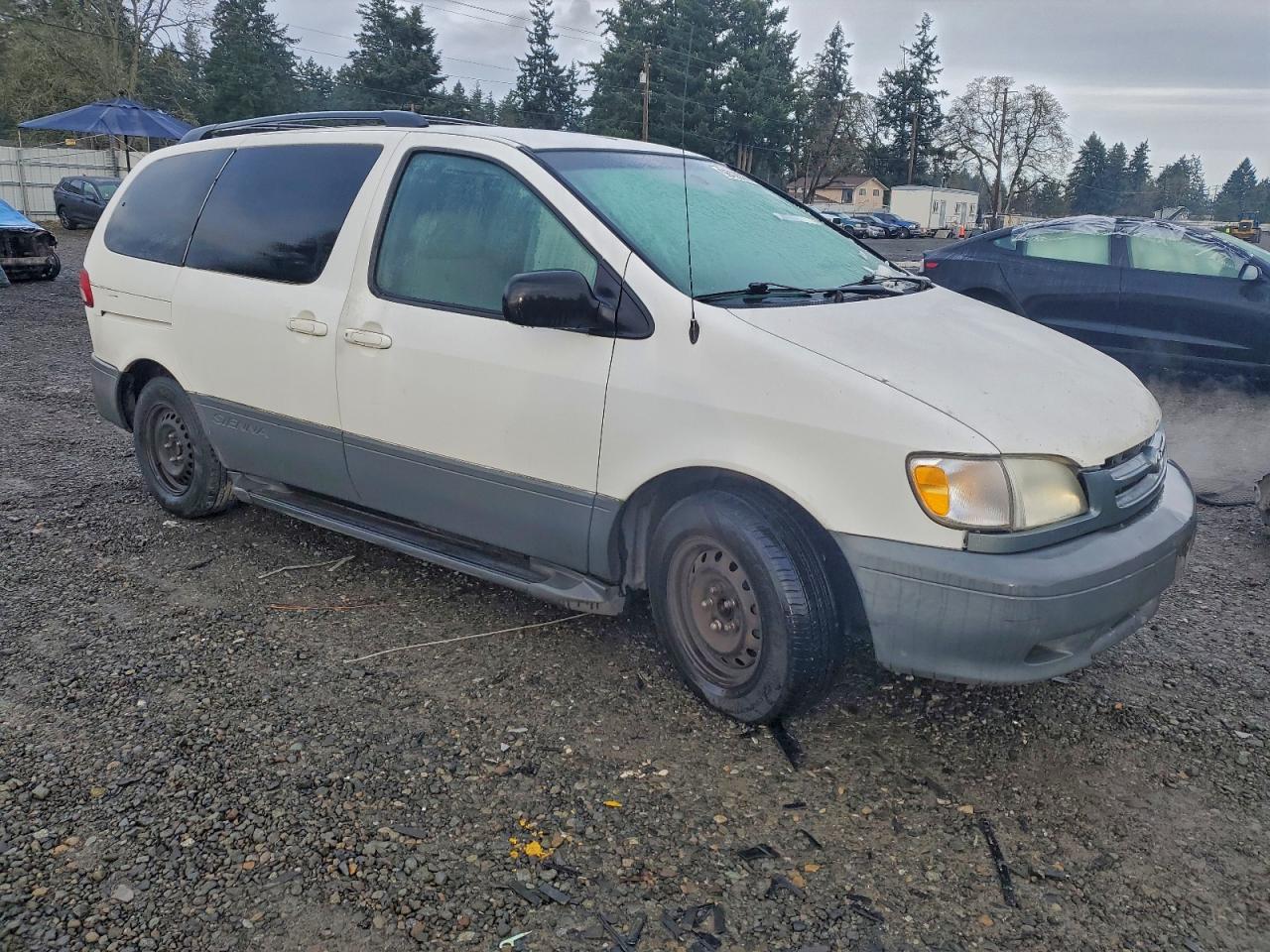 2002 TOYOTA SIENNA LE photo 7