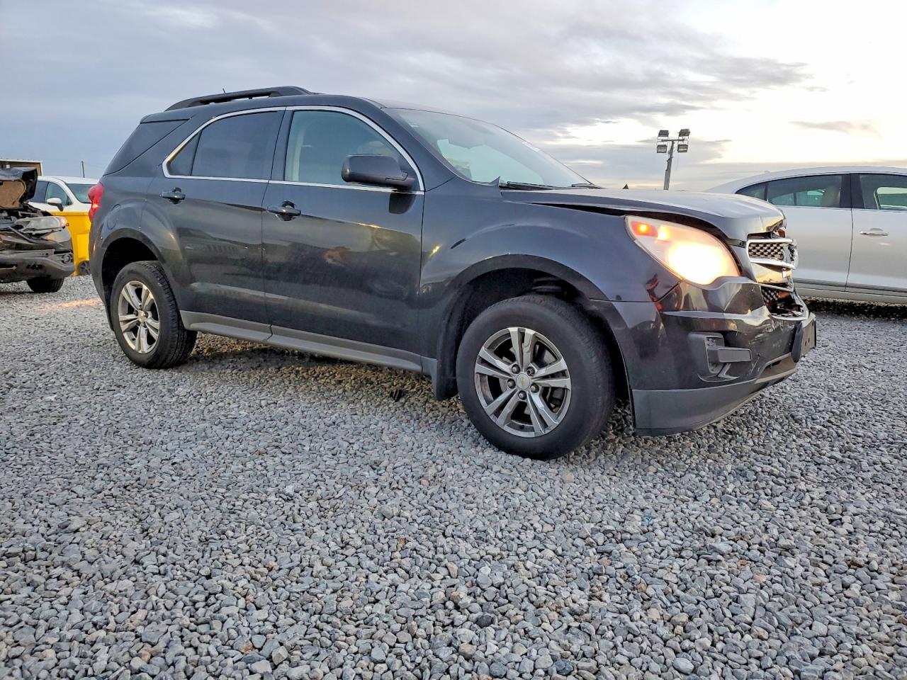 2015 CHEVROLET EQUINOX LT photo 4