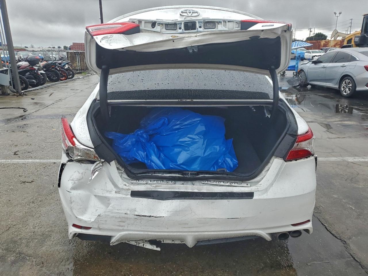 2018 TOYOTA CAMRY L photo 6