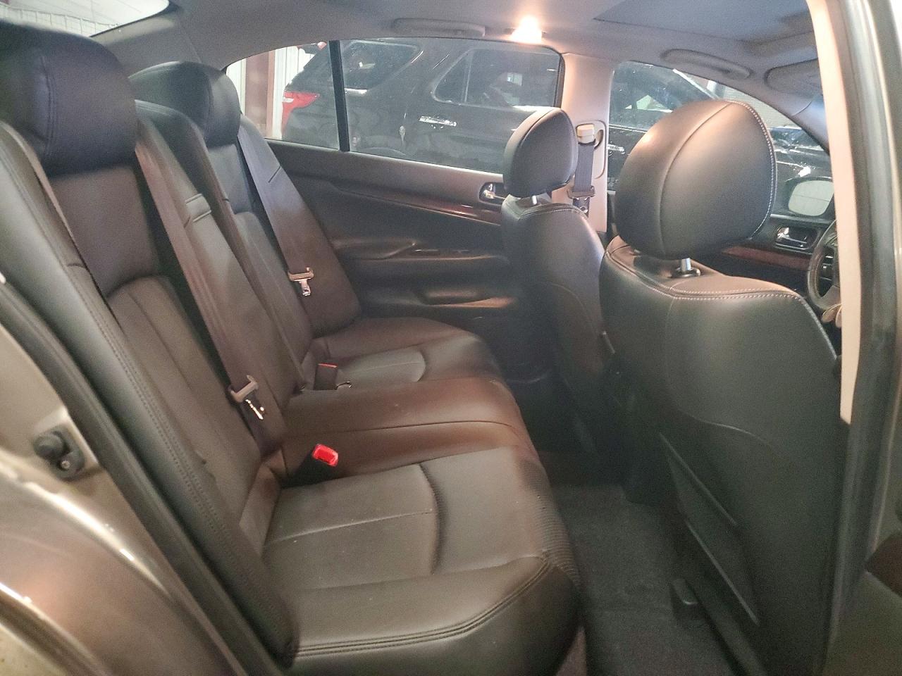 2010 INFINITI G37 photo 10