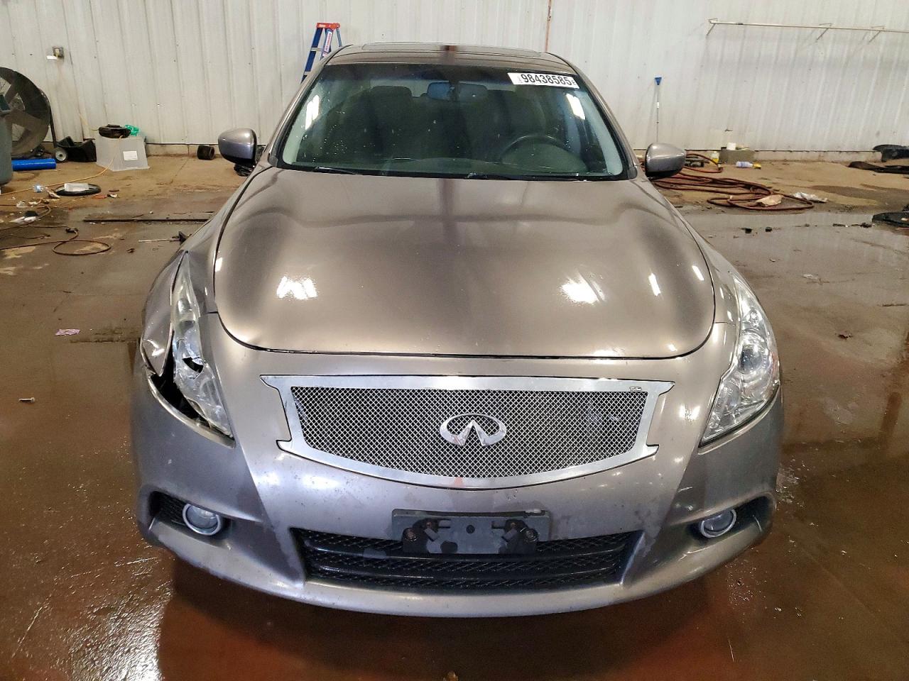 2010 INFINITI G37 photo 5
