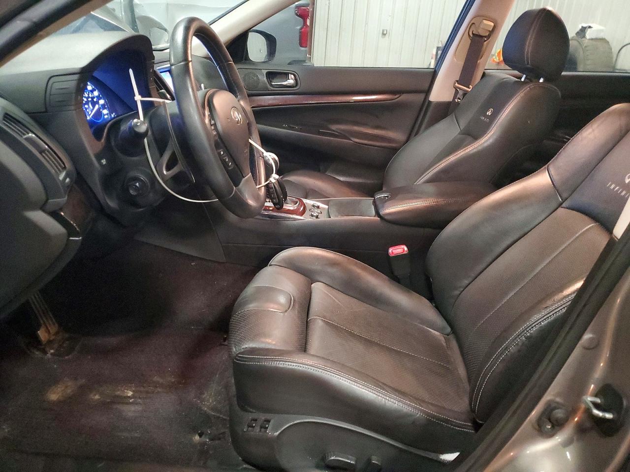 2010 INFINITI G37 photo 7