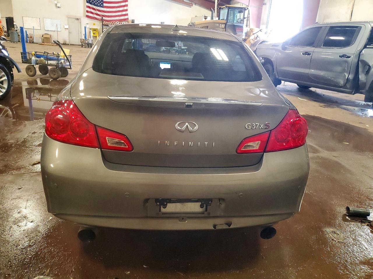 2010 INFINITI G37 photo 6