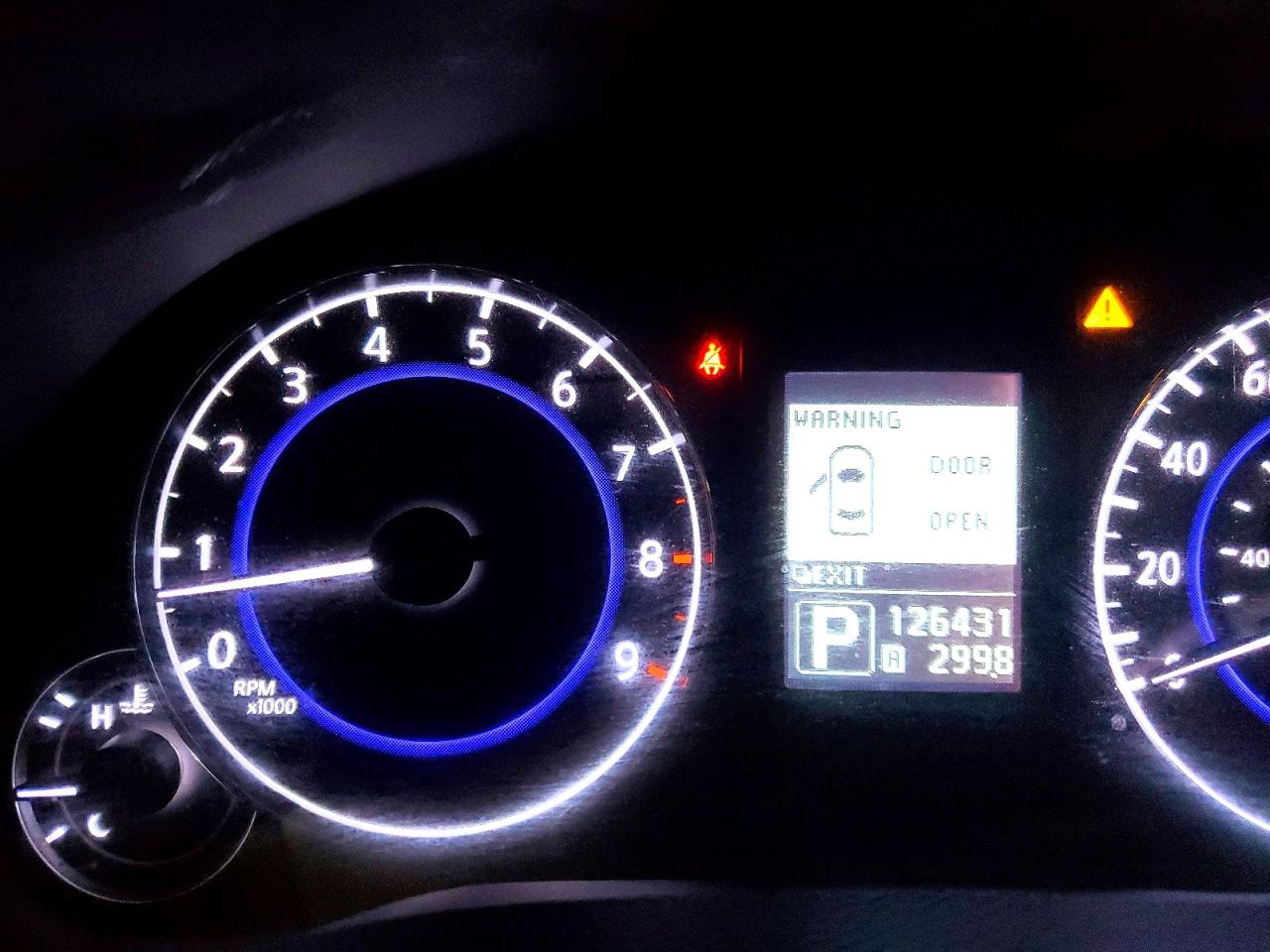 2010 INFINITI G37 photo 9