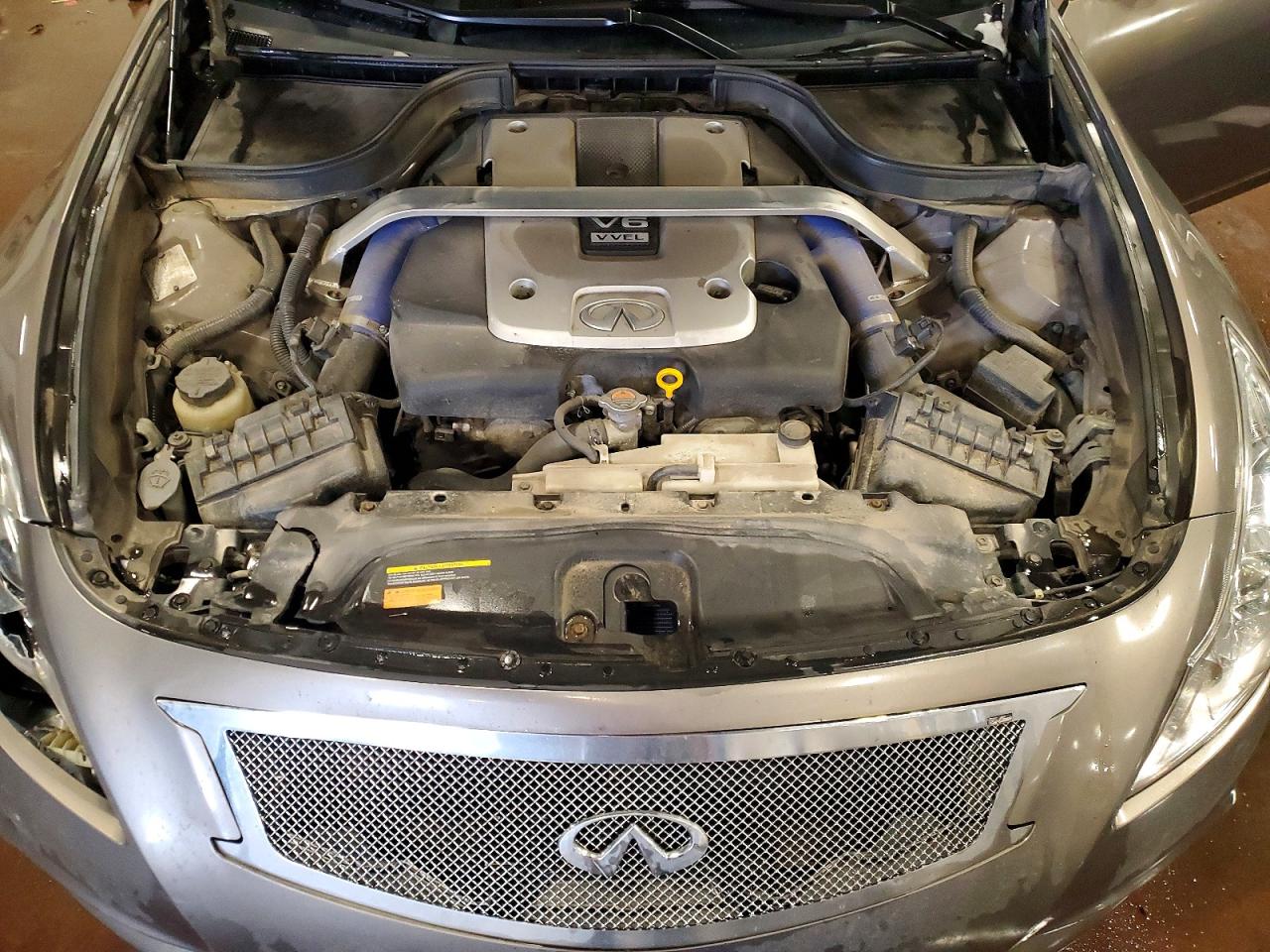 2010 INFINITI G37 photo 11
