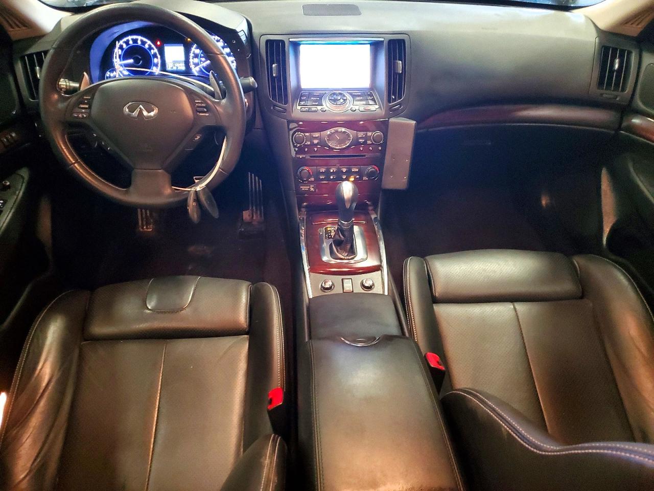 2010 INFINITI G37 photo 8
