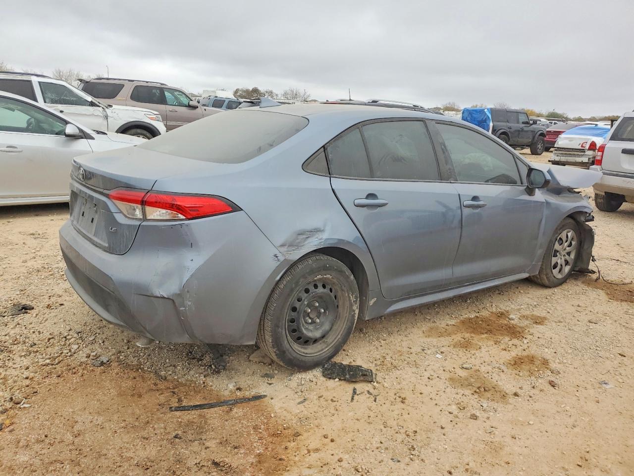 2021 TOYOTA COROLLA LE photo 3