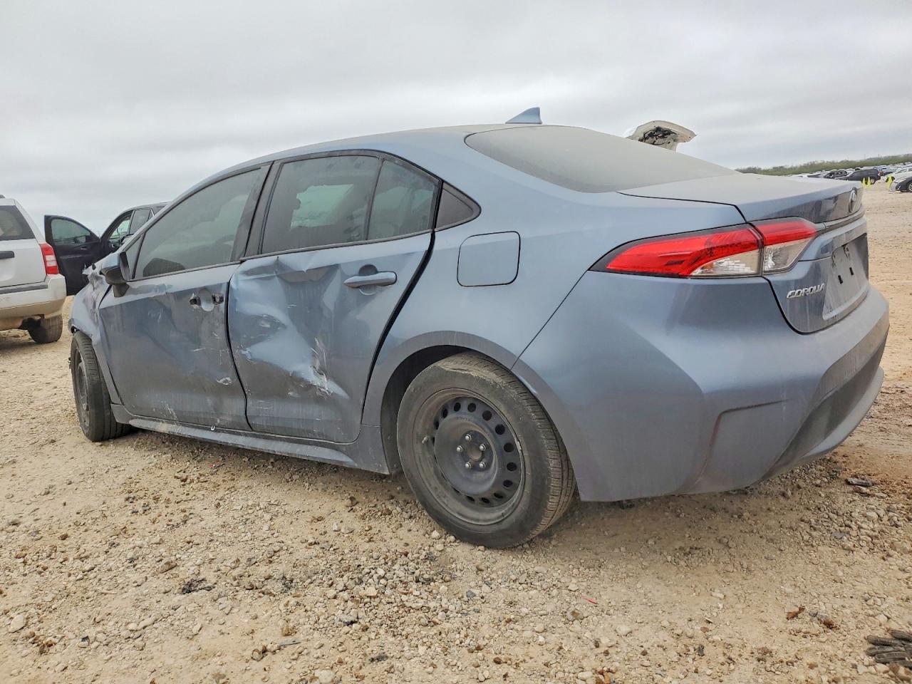2021 TOYOTA COROLLA LE photo 2