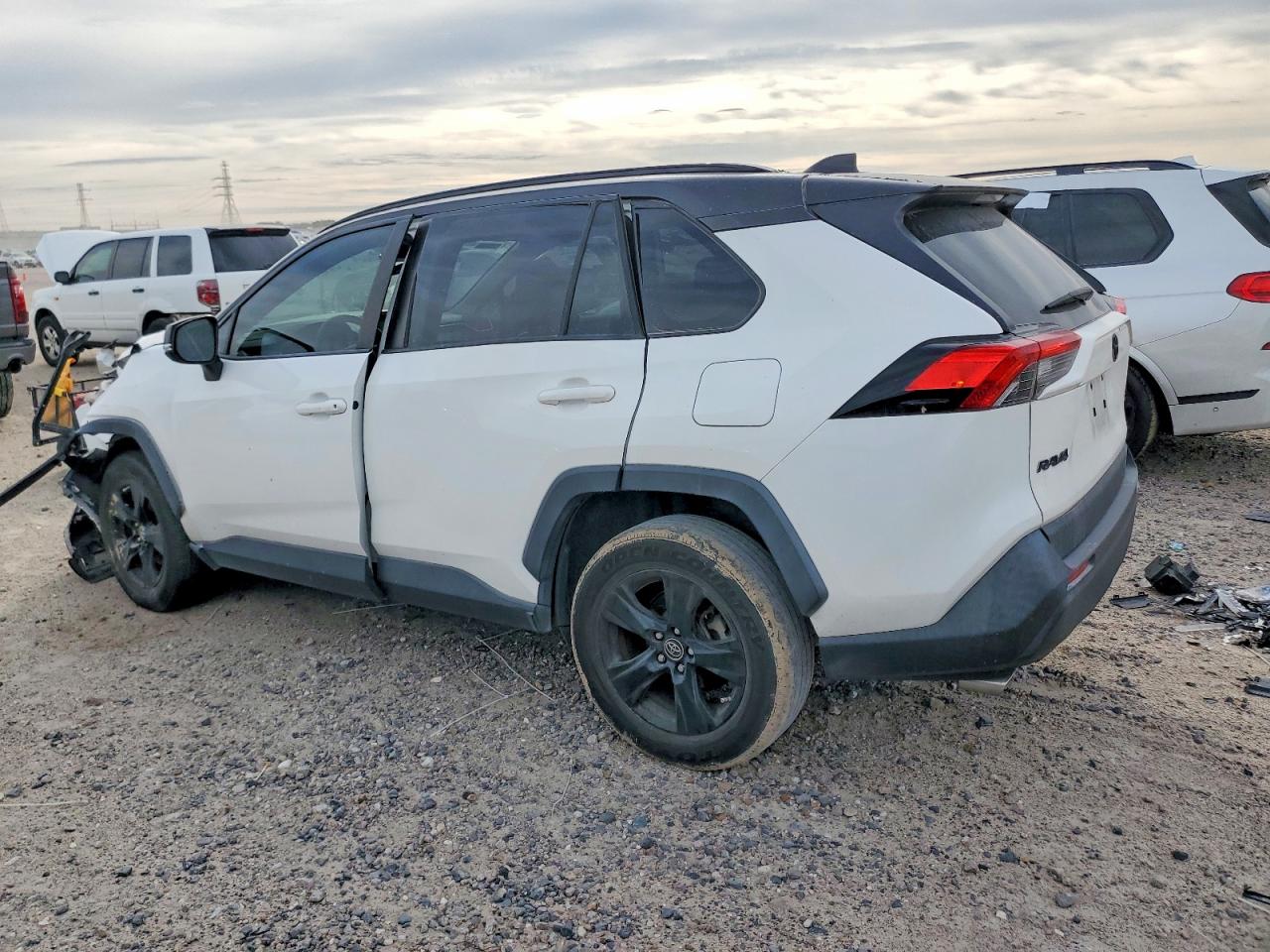 2019 TOYOTA RAV4 XLE photo 5