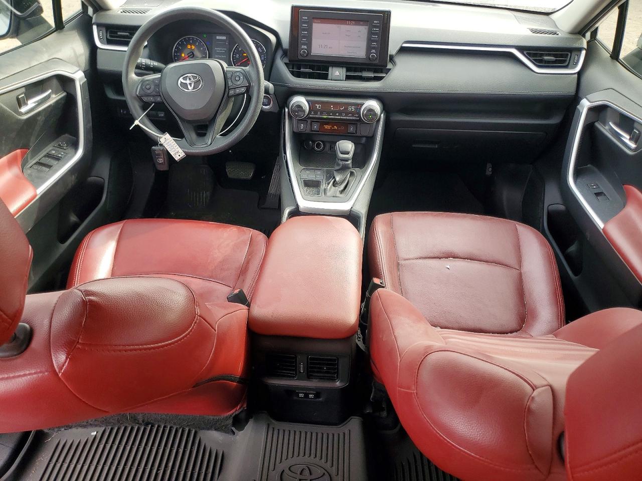 2019 TOYOTA RAV4 XLE photo 29