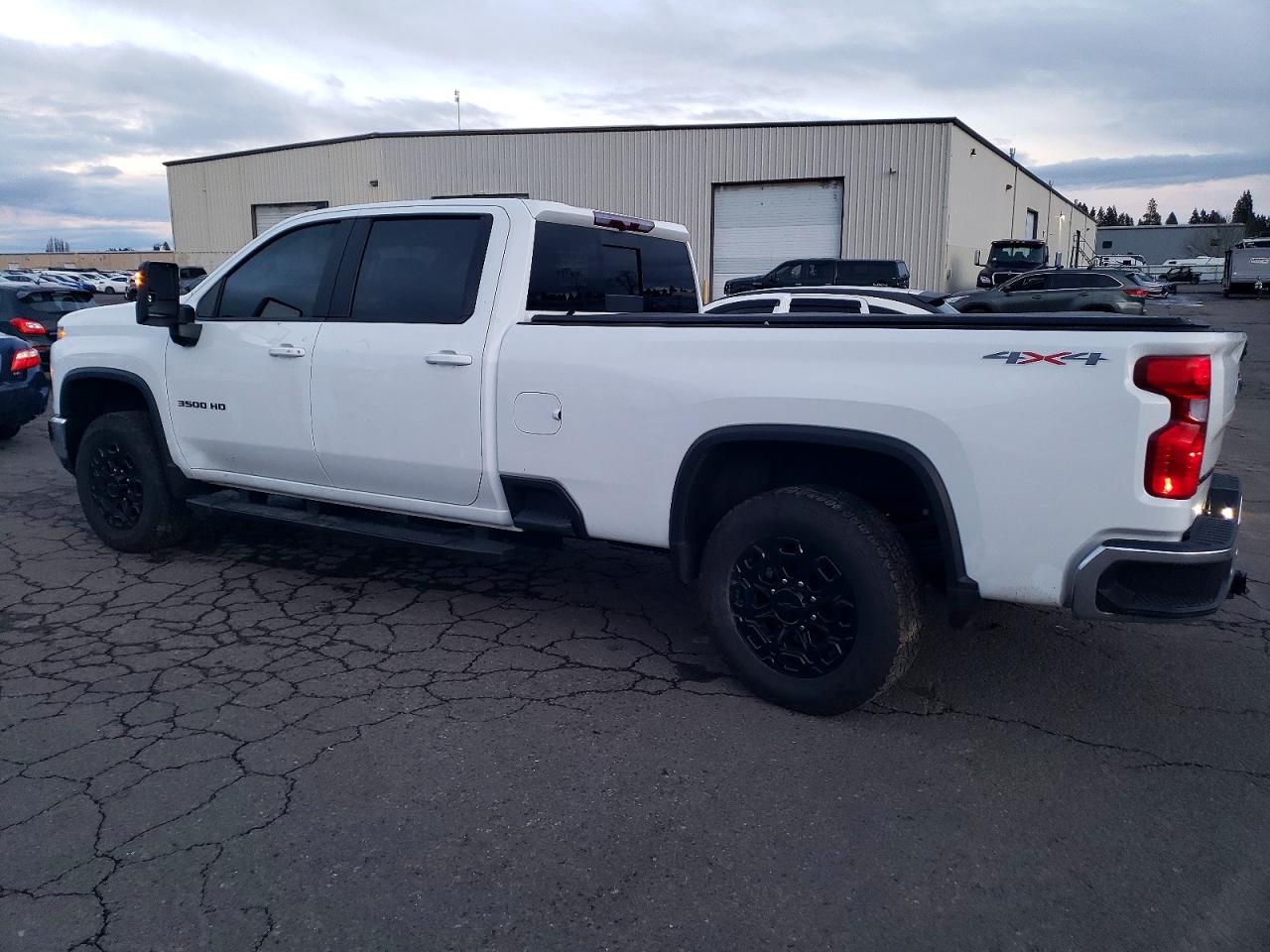 2025 CHEVROLET SILVERADO K3500 LT photo 3