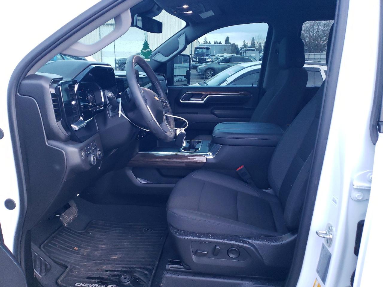 2025 CHEVROLET SILVERADO K3500 LT photo 13
