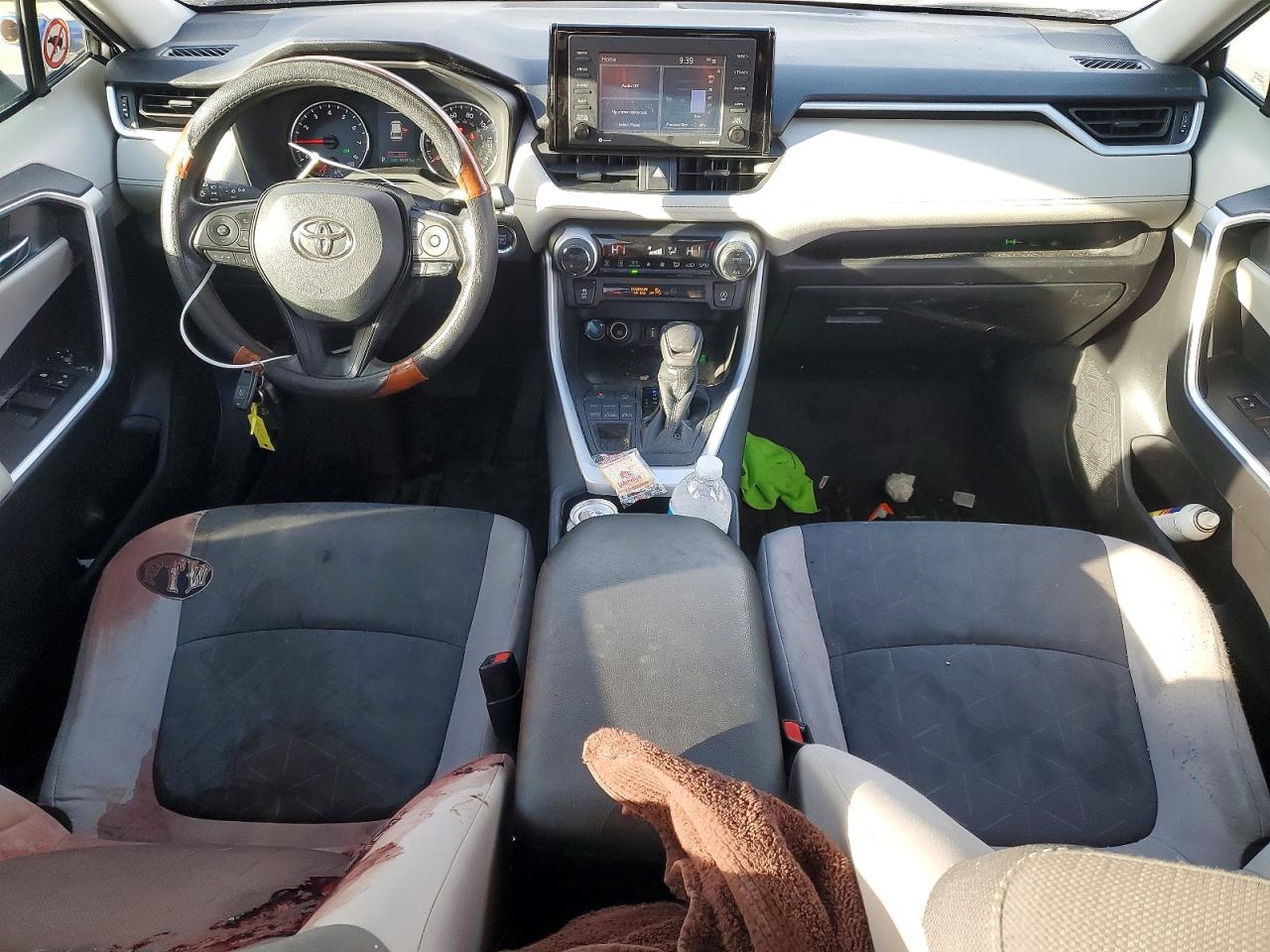2021 TOYOTA RAV4 XLE photo 8