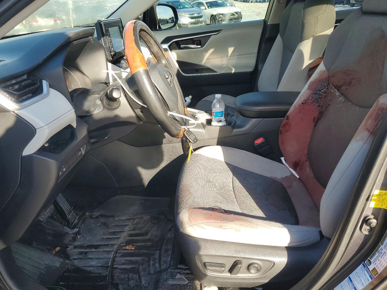 2021 TOYOTA RAV4 XLE photo 7